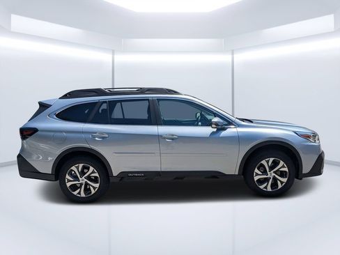 Used 2022 Subaru Outback Limited AWD/4WD image 2