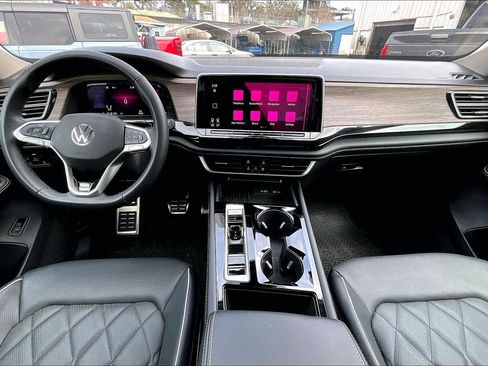 Used 2025 Volkswagen Atlas SEL Premium R-Line image 16