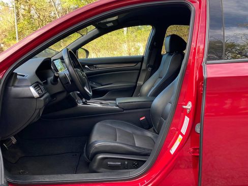 Used 2018 Honda Accord Sport image 13