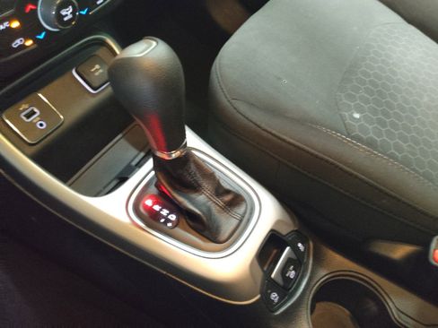 Used 2018 Jeep Compass Sport w/ Tech Group FWD image 26
