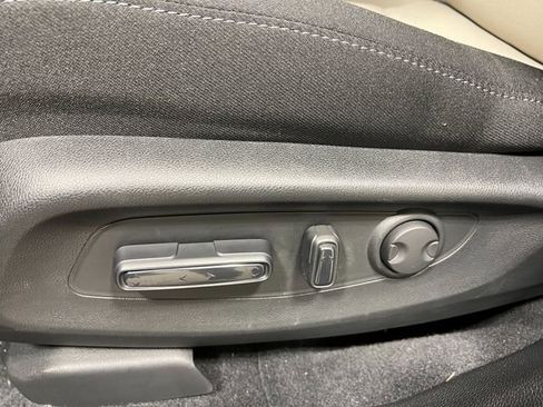 Used 2025 Honda CR-V EX image 14