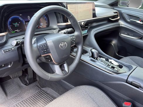 Used 2023 Toyota Crown AWD/4WD image 13