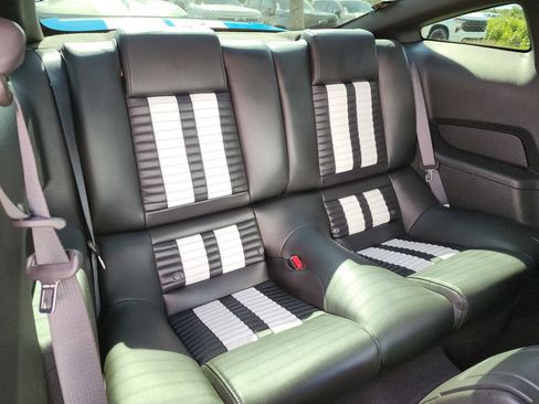 Used 2010 Ford Mustang Shelby GT500 RWD image 17