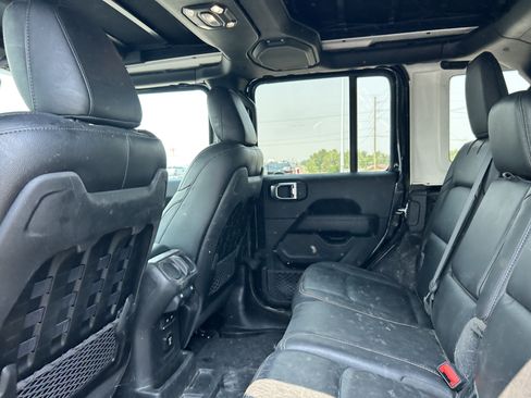 Used 2021 Jeep Wrangler Unlimited Rubicon w/ Xtreme Recon 35" Tire Package AWD/4WD image 10