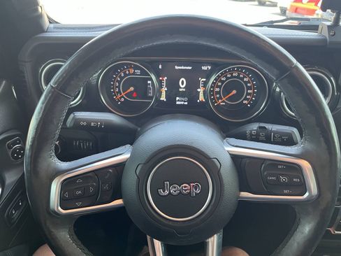 Used 2019 Jeep Wrangler Unlimited Sahara AWD/4WD image 26