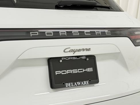 Certified 2023 Porsche Cayenne Platinum Edition image 63