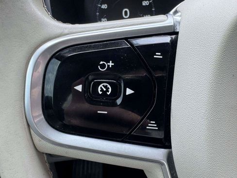 Used 2017 Volvo XC90 T6 Momentum w/ Vision Package AWD/4WD image 24