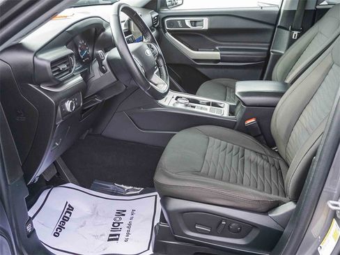 Used 2021 Ford Explorer XLT image 17