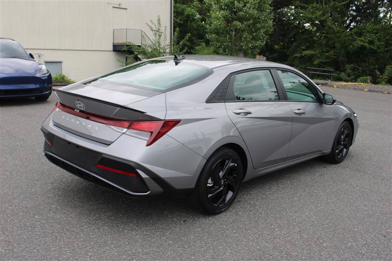 Used 2026 Hyundai Elantra Sport FWD image 8