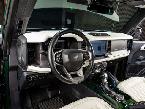 Used 2024 Ford Bronco Wildtrak image 16