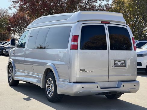 Used 2019 Chevrolet Express 2500 w/ Enhanced Convenience Package image 7
