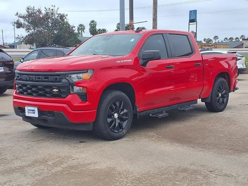 Used 2025 Chevrolet Silverado 1500 Custom image 3