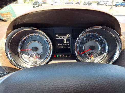 Used 2016 Chrysler Town & Country Touring w/ Driver Convenience Group FWD image 20