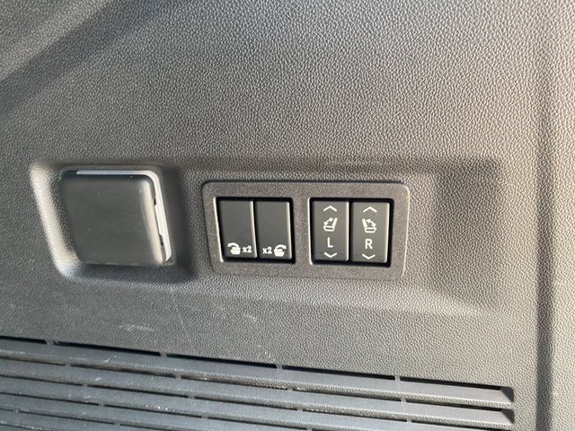 Used 2023 GMC Yukon Denali Ultimate AWD/4WD image 19