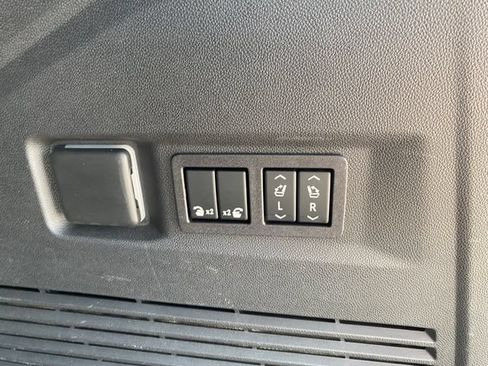 Used 2023 GMC Yukon Denali Ultimate AWD/4WD image 19