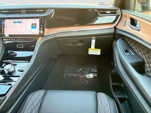 New 2026 Jeep Grand Cherokee Summit AWD/4WD image 18