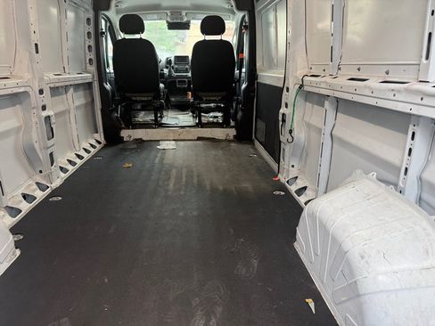 Used 2025 RAM ProMaster 2500 w/ Convenience Group FWD image 3