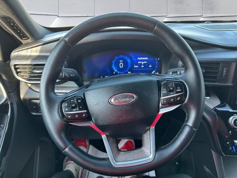 Used 2023 Ford Explorer Platinum w/ Technology Package AWD/4WD image 9