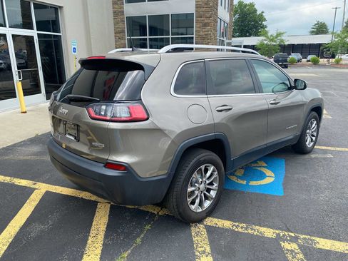 Used 2019 Jeep Cherokee Latitude Plus AWD/4WD image 4