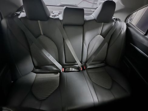 Used 2024 Toyota Camry SE image 31