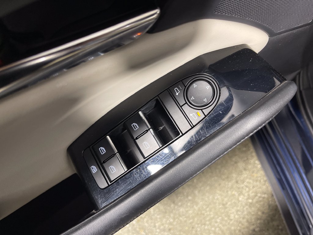 Used 2019 MAZDA MAZDA3 Hatchback FWD image 18