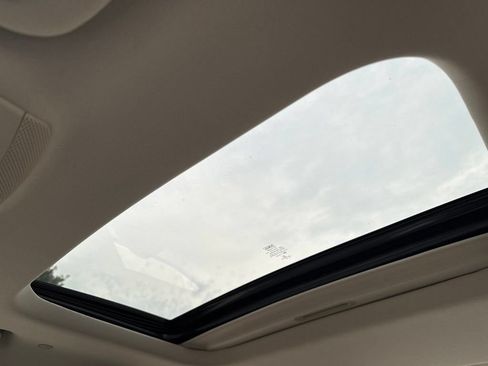 Used 2018 Ford Fusion SE FWD image 19