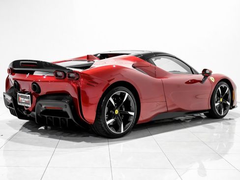 Used 2022 Ferrari SF90 Spider image 4