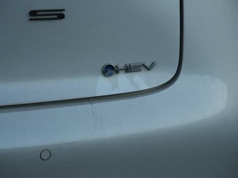 Used 2024 Toyota Prius XLE FWD image 6