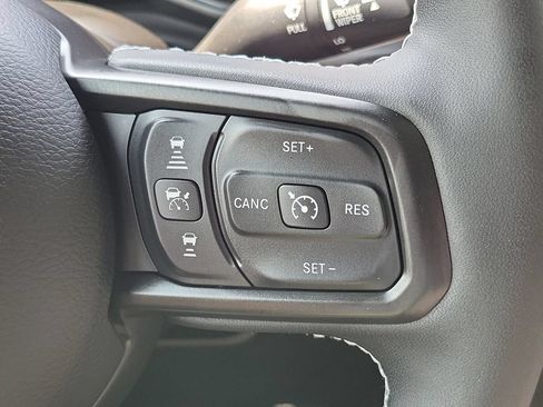 Used 2025 Jeep Gladiator Rubicon w/ Convenience Group AWD/4WD image 15