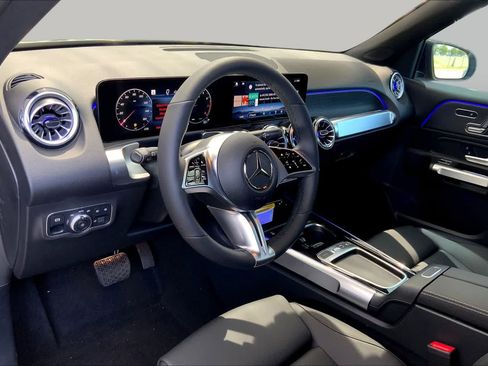 Used 2025 Mercedes-Benz GLB 250 image 10