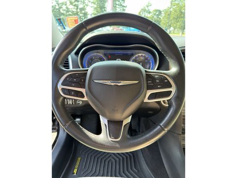 Used 2018 Chrysler 300 Touring L RWD image 13
