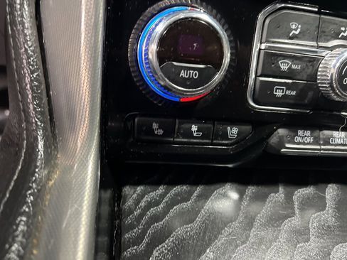 Used 2021 GMC Yukon Denali w/ Denali Premium Package image 21