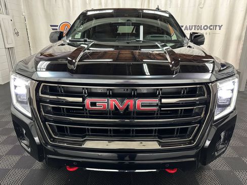 Used 2023 GMC Yukon XL AT4 w/ AT4 Premium Package AWD/4WD image 3