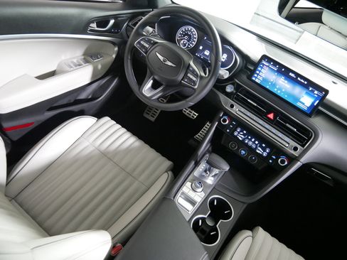 Used 2025 Genesis G70 2.5T w/ Sport Prestige Package image 9