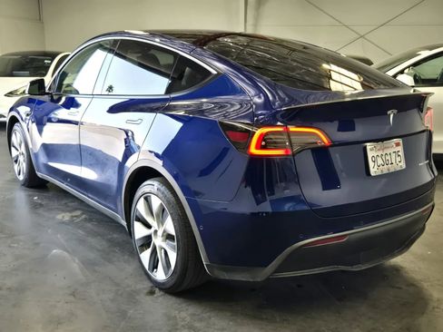 Used 2022 Tesla Model Y Long Range image 2