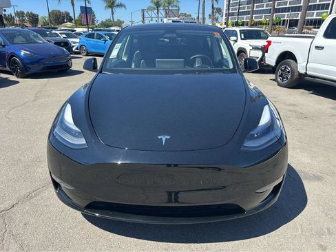 Used 2023 Tesla Model Y Performance image 2