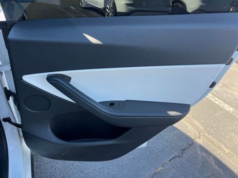 Used 2020 Tesla Model Y Long Range image 27