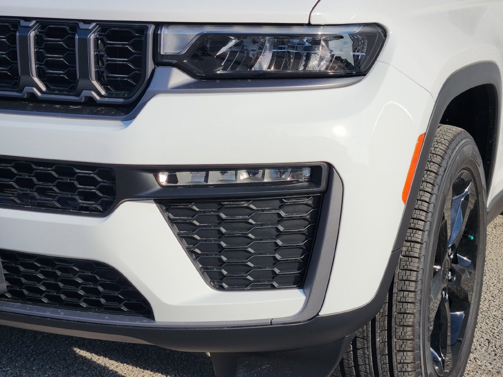 New 2026 Jeep Grand Cherokee Limited w/ Limited Altitude Package AWD/4WD image 7