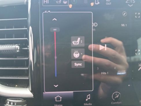 Used 2024 Chrysler Pacifica Touring-L image 11