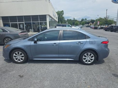 Used 2020 Toyota Corolla LE FWD image 2