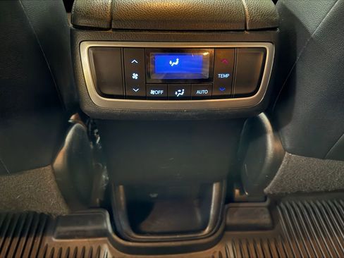 Used 2019 Toyota Highlander XLE image 20