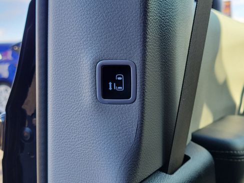 Used 2024 Chrysler Voyager LX image 14