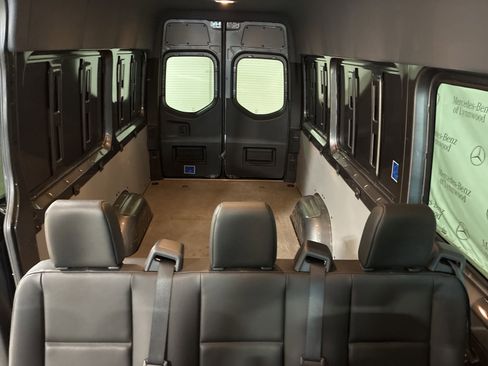 Used 2022 Mercedes-Benz Sprinter 2500 image 7