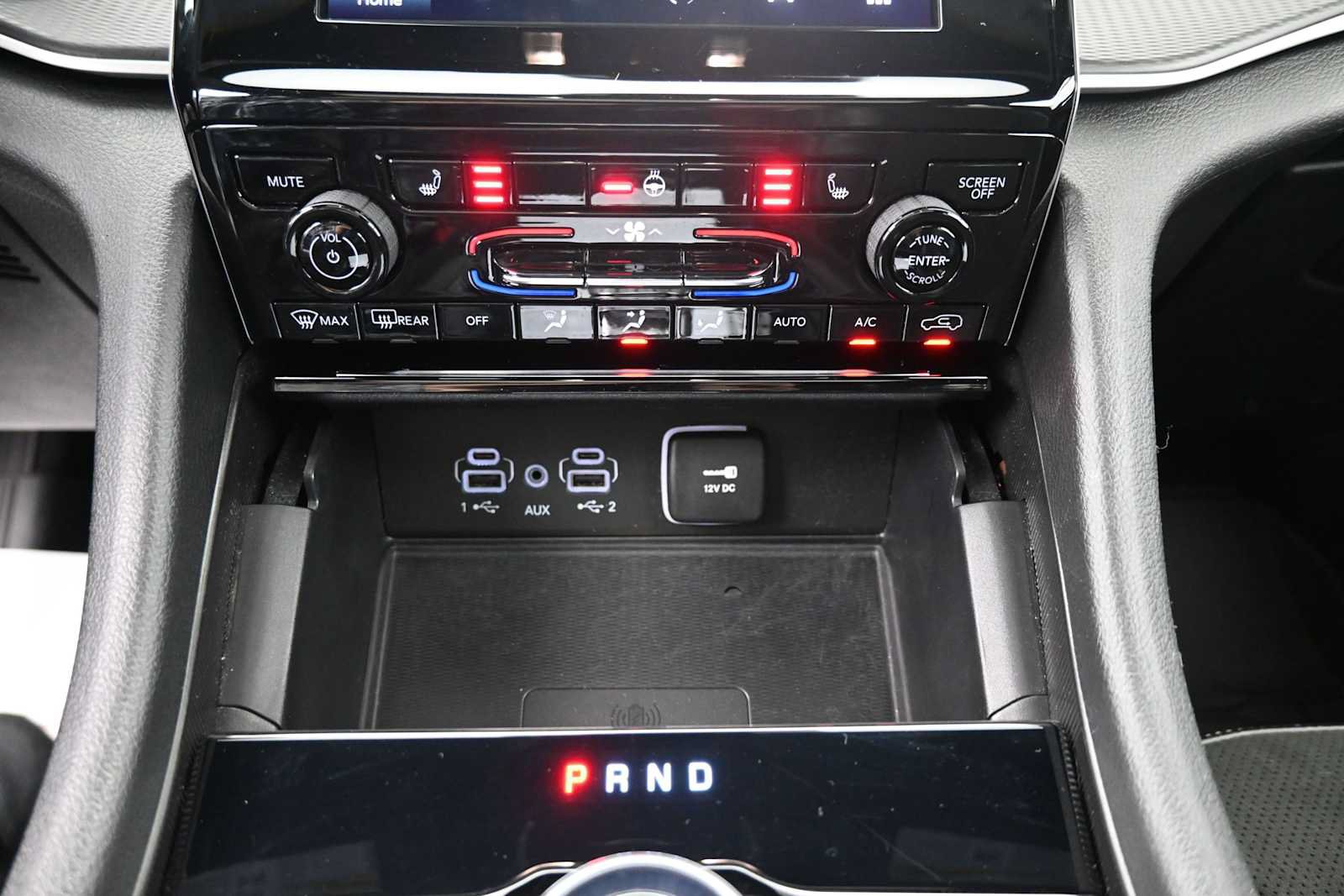 Used 2024 Jeep Grand Cherokee Altitude AWD/4WD image 9