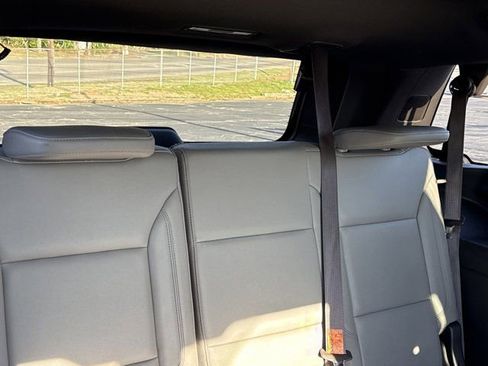 Used 2021 Chevrolet Tahoe Z71 w/ Z71 Signature Package image 36