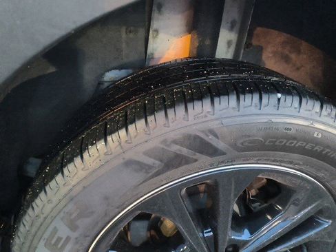 Used 2017 Ford Escape SE w/ SE Cold Weather Package image 9