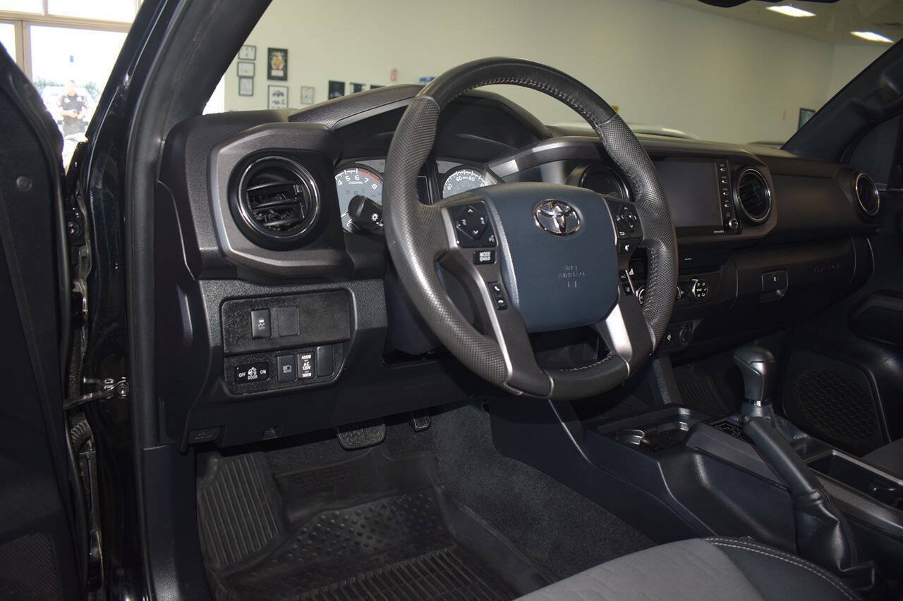 Used 2020 Toyota Tacoma TRD Off-Road AWD/4WD image 23