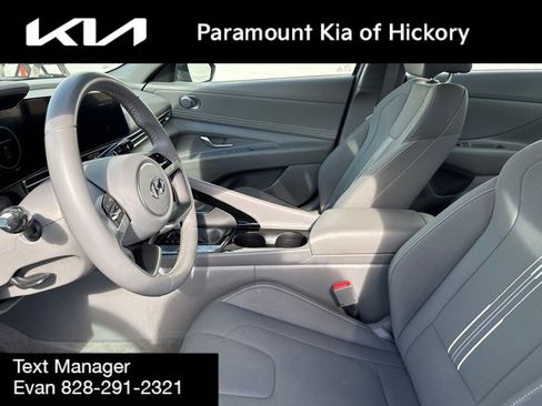 Used 2023 Hyundai Elantra SEL w/ Convenience Package FWD image 17