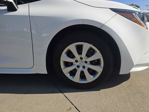 Certified 2025 Toyota Corolla LE FWD image 9