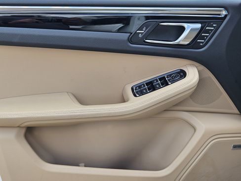 Certified 2026 Porsche Macan AWD/4WD image 22